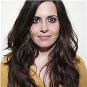 Insegnante di italiano e storia, laureata in lettere moderne con il massimo dei voti e dottoranda in filologia italiana